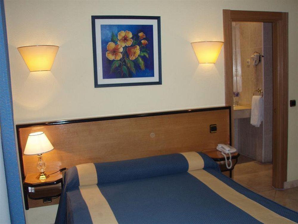 Hostal Buenos Aires Madrid Buitenkant foto