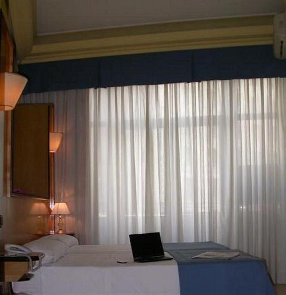 Hostal Buenos Aires Madrid Buitenkant foto