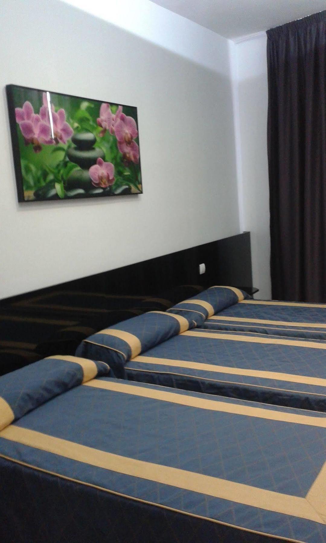 Hostal Buenos Aires Madrid Buitenkant foto